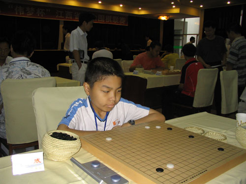 图文江西业余围棋联赛第5轮贵溪外援湖北小将肖威