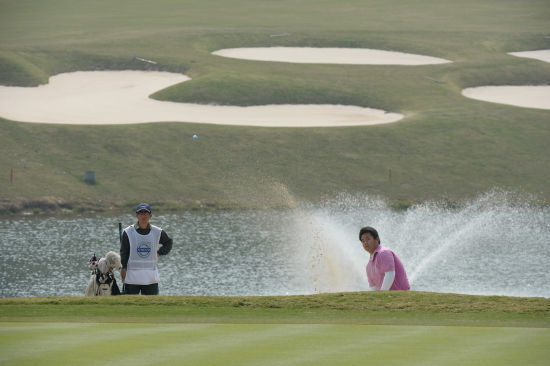 丁子轩沙坑救球