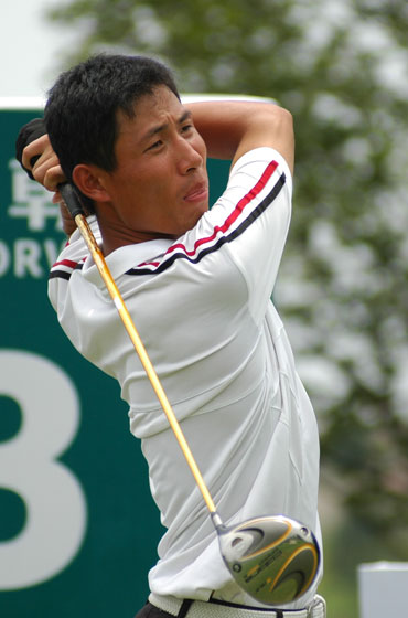 图文业巡赛中信银行站男子首轮霍伟大力开球