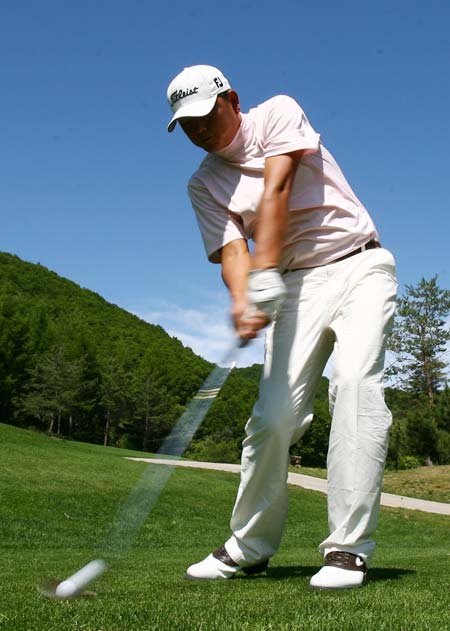 图文-中巡赛延吉锦标赛配对赛 选手击球瞬间