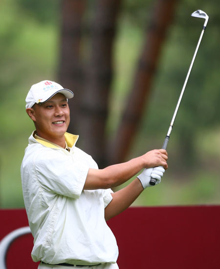 图文中巡赛延吉锦标赛第二轮袁峥铁杆开球