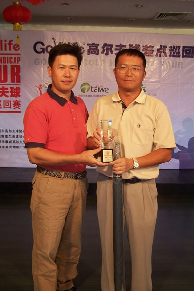 图文-深圳差点赛肇庆站颁奖典礼 净杆季军黄毅民_综