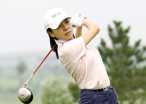 图文-演艺人全明星7月赛 郭晓晓一号木开球