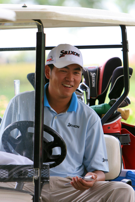 图文-中巡赛厦门站配对赛 李超享受赛前时光