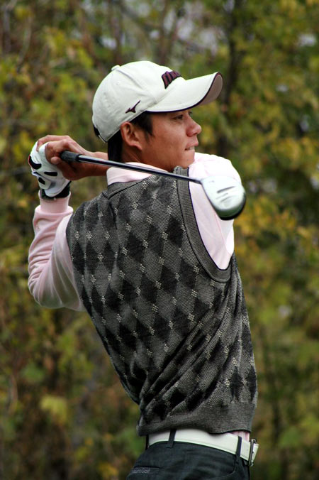 图文大佛杯球员锦标赛第三轮黄勇欢收杆瞬间