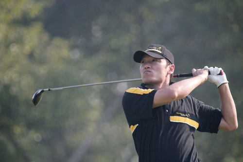 图文-五虎将苗侨伟现身佘山 苗侨伟挥杆