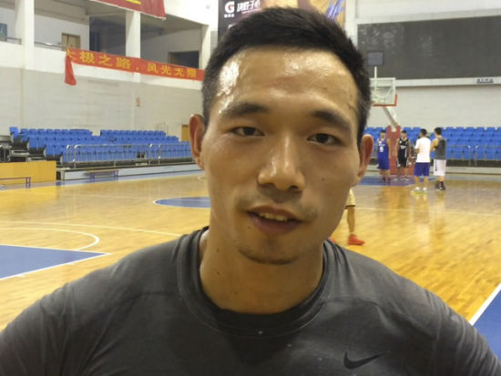 身高1米76能亲吻篮筐的街霸扣篮王@陈登星mi. 来自新浪nba - 微博