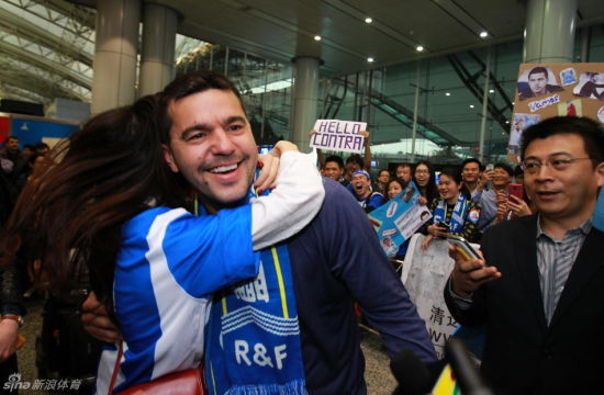 富力新帅孔特拉抵达广州