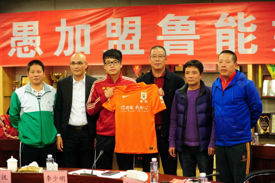 国少小将加盟山东鲁能