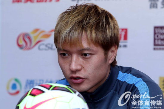 汪嵩出现在发布会上