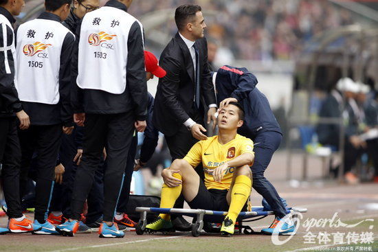 客战力帆，黄博文头部又遭重创