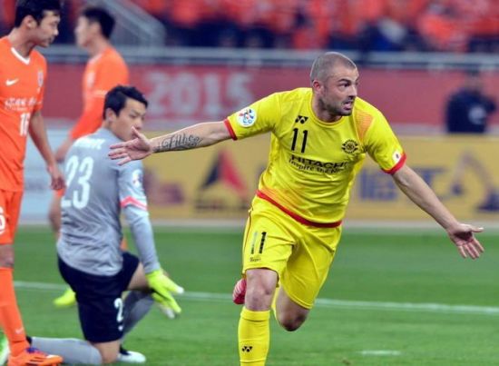 鲁能进攻火力够猛 但防线也是被人诟病的焦点