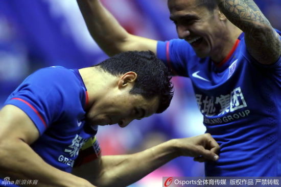 莫雷诺模仿卡希尔拳击庆祝