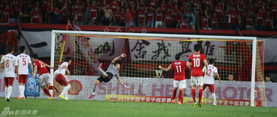 郜林斯曼进球瞬间