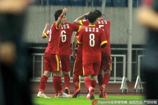 亚泰客场1-0击败绿城