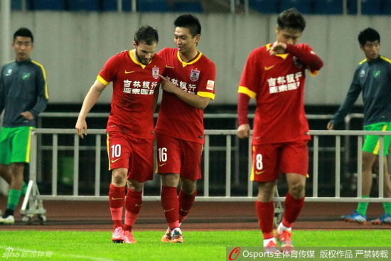 胡斯蒂帮助亚泰客场带走3分