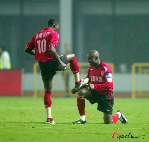 图文中超上海申花vs长春亚泰达扎吉擦鞋庆祝动作