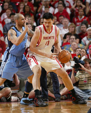 布泽尔火箭拥有两位超级球星姚明将是新赛季mvp