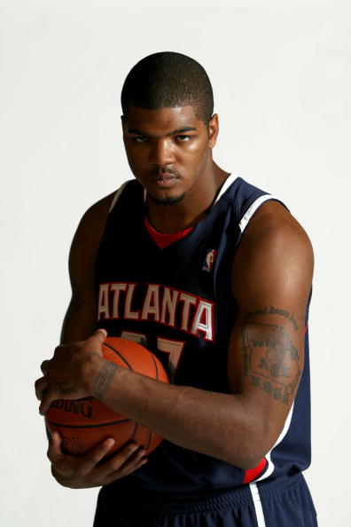 图文亚特兰大鹰队更换新队服史密斯目露凶光