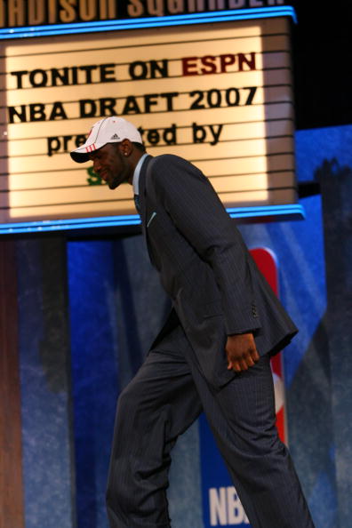 图文nba2007选秀大会大幕拉开奥登来到前台