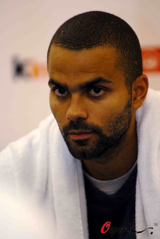 图文-帕克出席欧锦赛前新闻发布会 婚后走"沧桑"路线_篮球-nba_nike