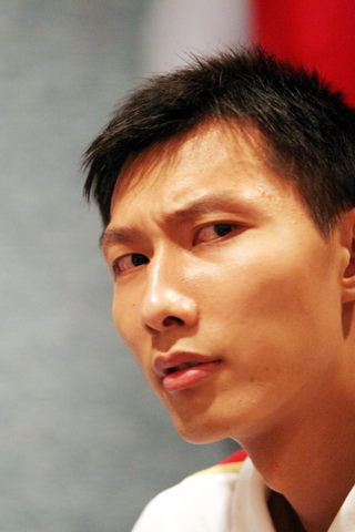 图文中国男篮斯杯发布会易建联表情如此怪异