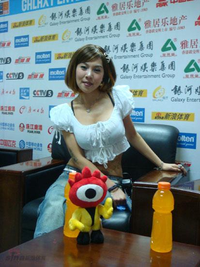 期间,cba第一宝贝王真真和另外几位啦啦队宝贝一起做客新浪聊天