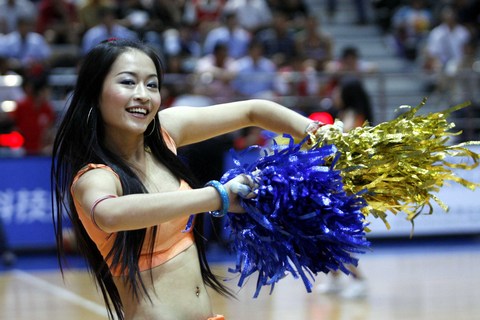 图文-[斯杯]篮球宝贝秀出绝活 比赛之外的焦点_篮球-cba_nike新浪竞技