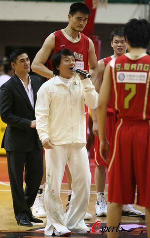 成龙抢了姚明风头