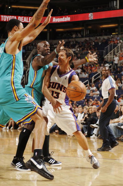 图文季前赛黄蜂111106太阳纳什巧妙传球