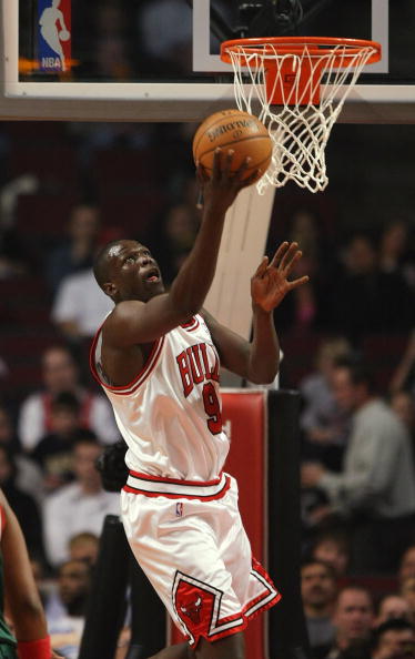 图文nba季前赛雄鹿8197公牛鲁尔邓单手上篮