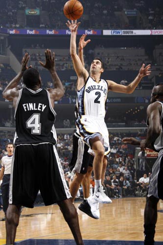 图文nba常规赛76人vs猛龙纳瓦罗展示抛射