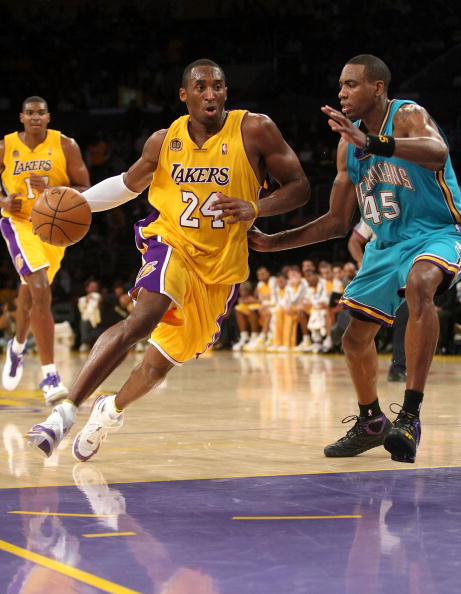 图文常规赛黄蜂118104湖人科比带球突破