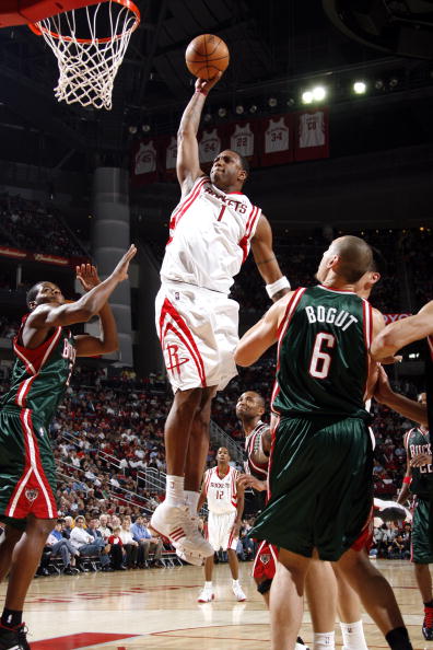 图文nba雄鹿88104火箭麦蒂腾空扣篮瞬间