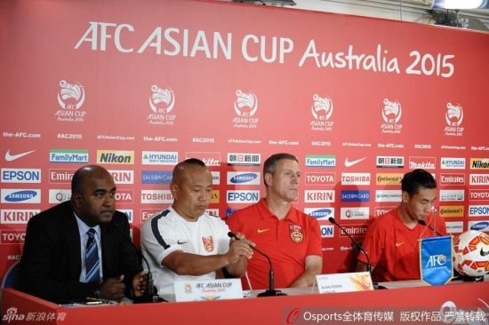 佩兰出席赛前新闻发布会