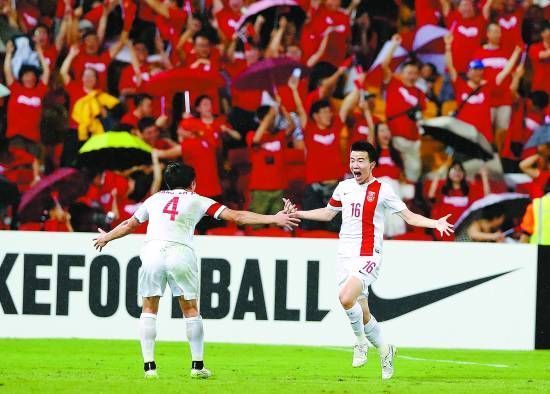 亚洲杯赛场的“中国红”