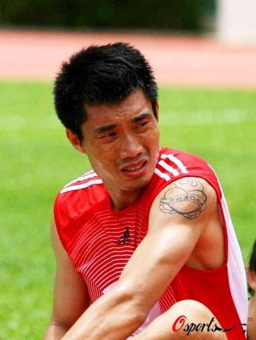 图文中国国家队纹身族一览郑智用纹身表达爱意