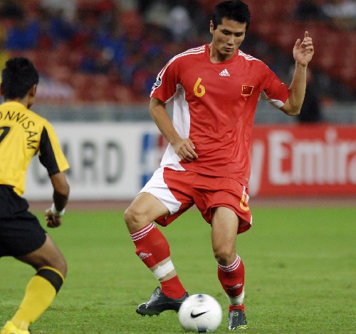 图文-[亚洲杯]中国队5-1马来西亚 邵佳一控球自如