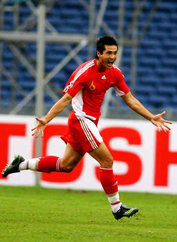 图文亚洲杯中国队vs伊朗邵佳一狂奔庆祝