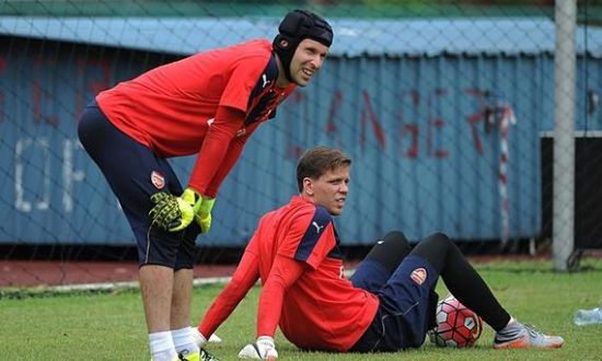 切赫的到来加剧门将位置的竞争