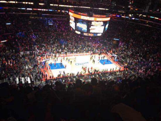 比赛结束后，现场大屏幕打出“我们胜利了”