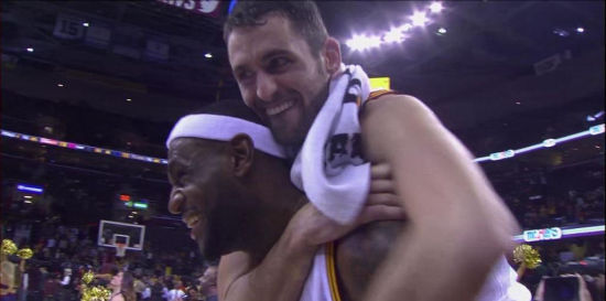 詹姆斯与勒夫秀恩爱