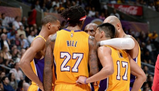 布泽尔：“我们摔倒了，但是我们必须爬起来，我们会爬起来的。”