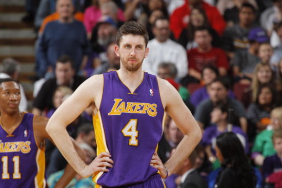 凯利腿筋撕裂至少休战6周