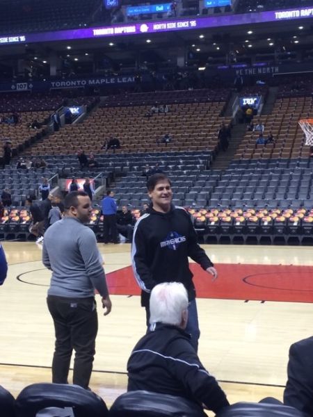 库班现身猛龙主场