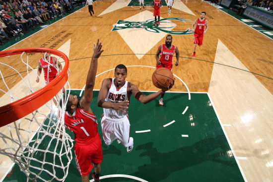 雄鹿连胜被火箭终结