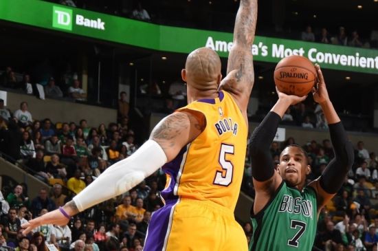 布泽尔堪称湖人最大黑洞