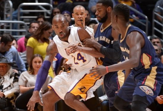 湖人半场落后10分