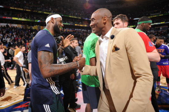 科比和詹姆斯是当今人气最高的两名巨星