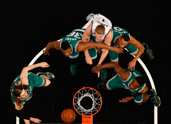 三连败的篮网目前仅领先排名东部第八的热火一个胜场